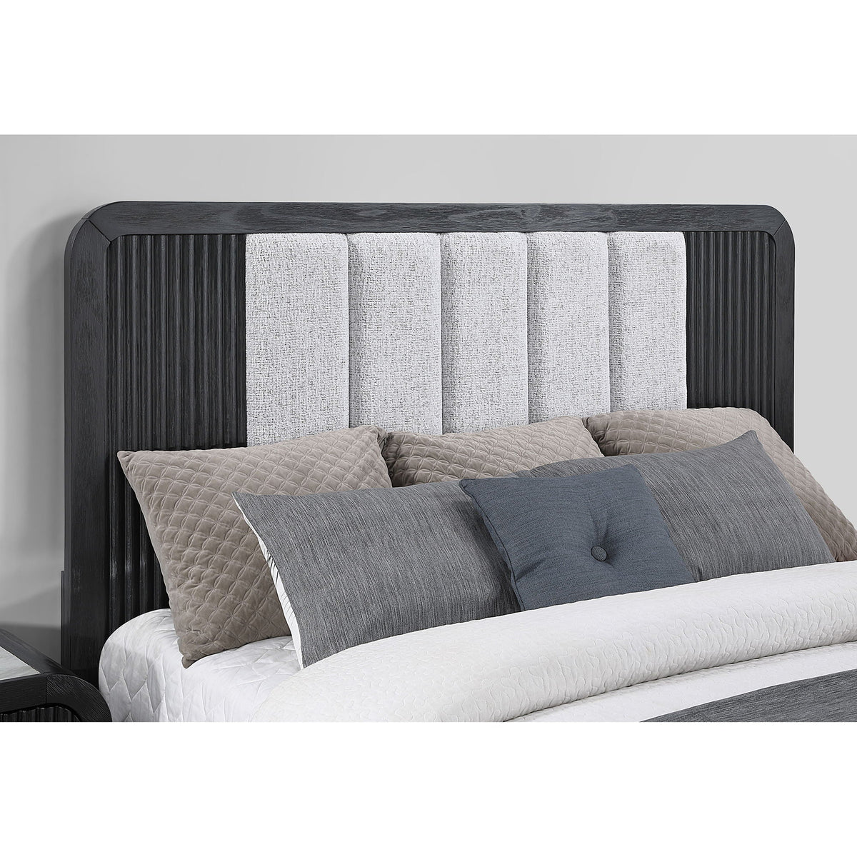 Beverly - Bed With Fluted Detailing