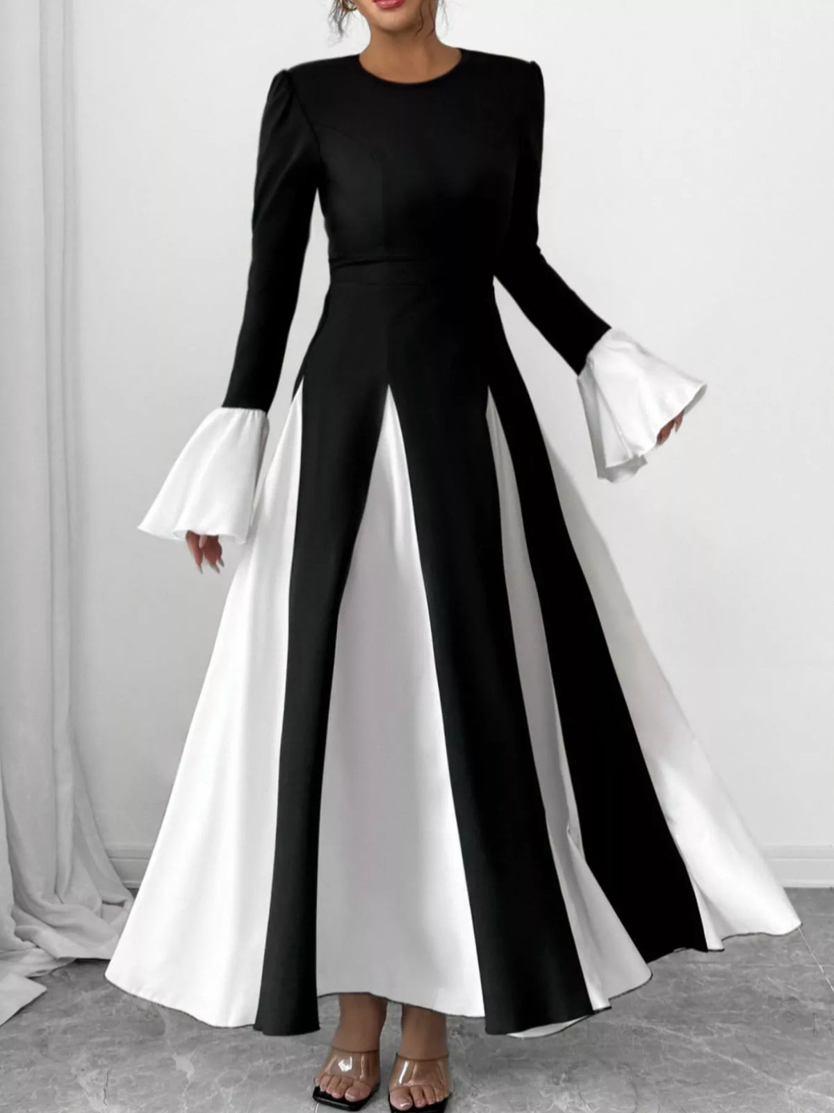 Contrast Round Neck Flare Sleeve Maxi Dress